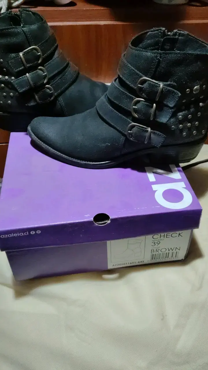 Botines negros de cuero con hebillas - 2