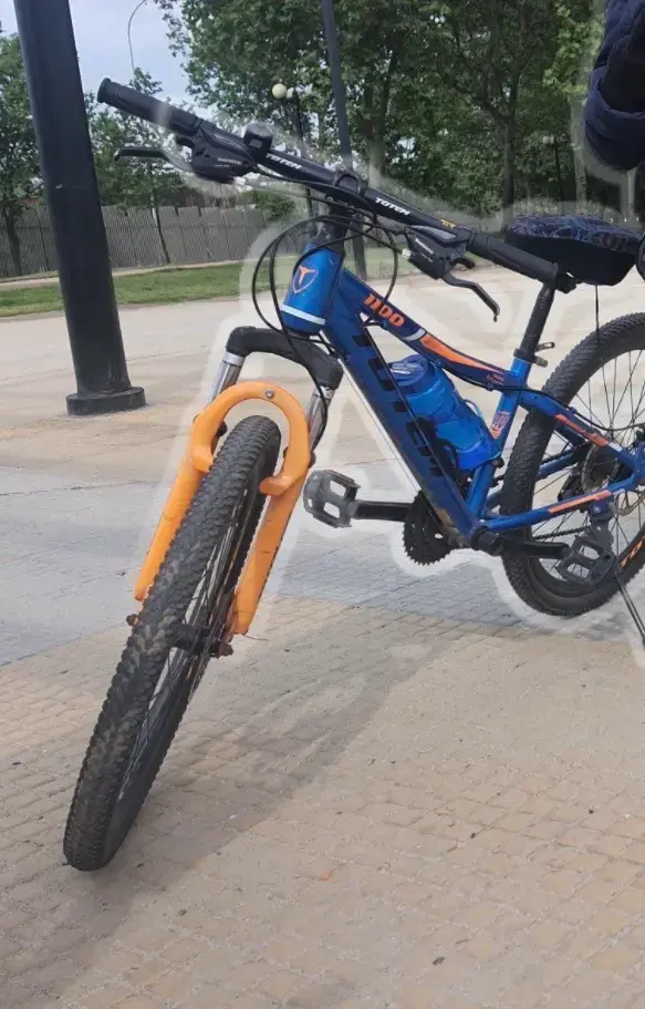 Bicicleta de montaña Totem azul24 con suspensión
