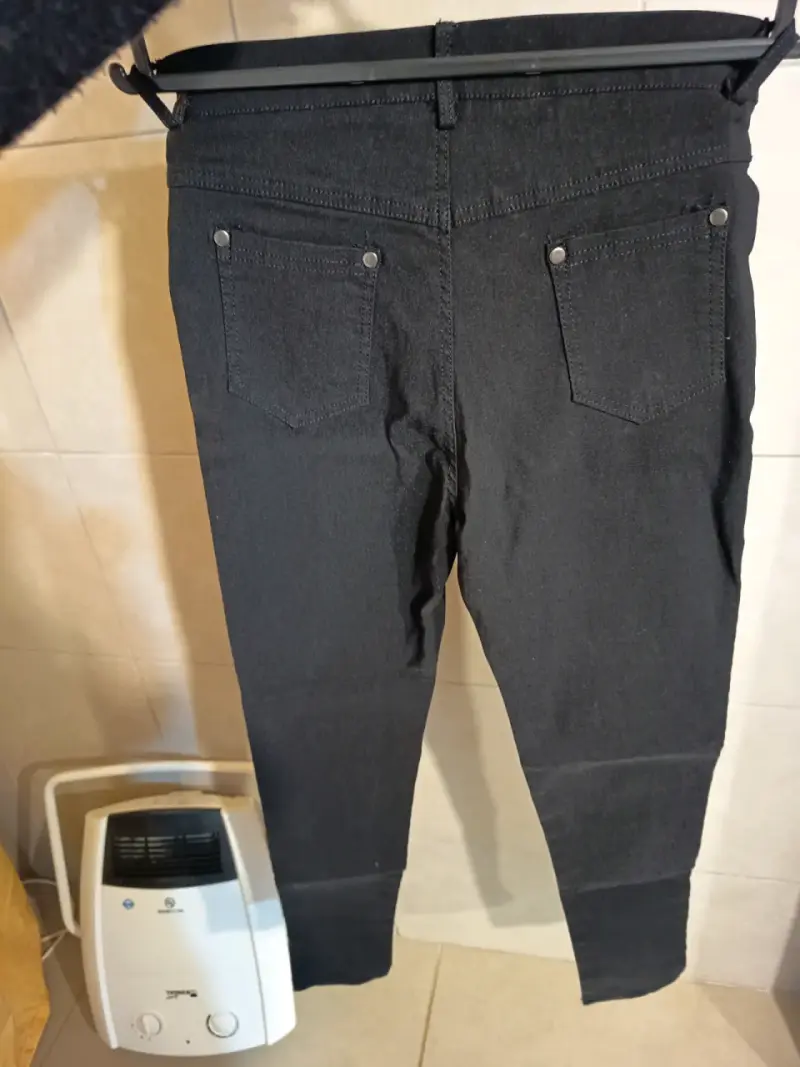 Pantalones negros elasticados - 2
