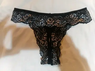 Lenceria de encaje negro erotica con diseño floral - miniatura 1