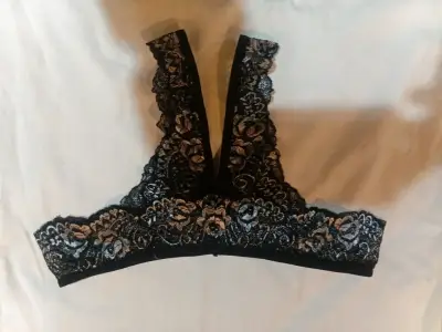 Lenceria de encaje negro erotica con diseño floral - miniatura 2