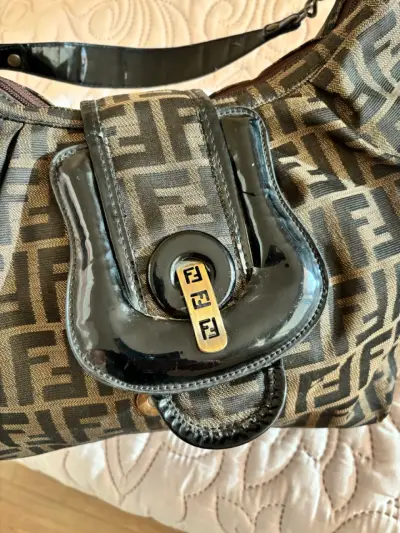 Cartera Fendi (no og) marrón logotipada - miniatura 3