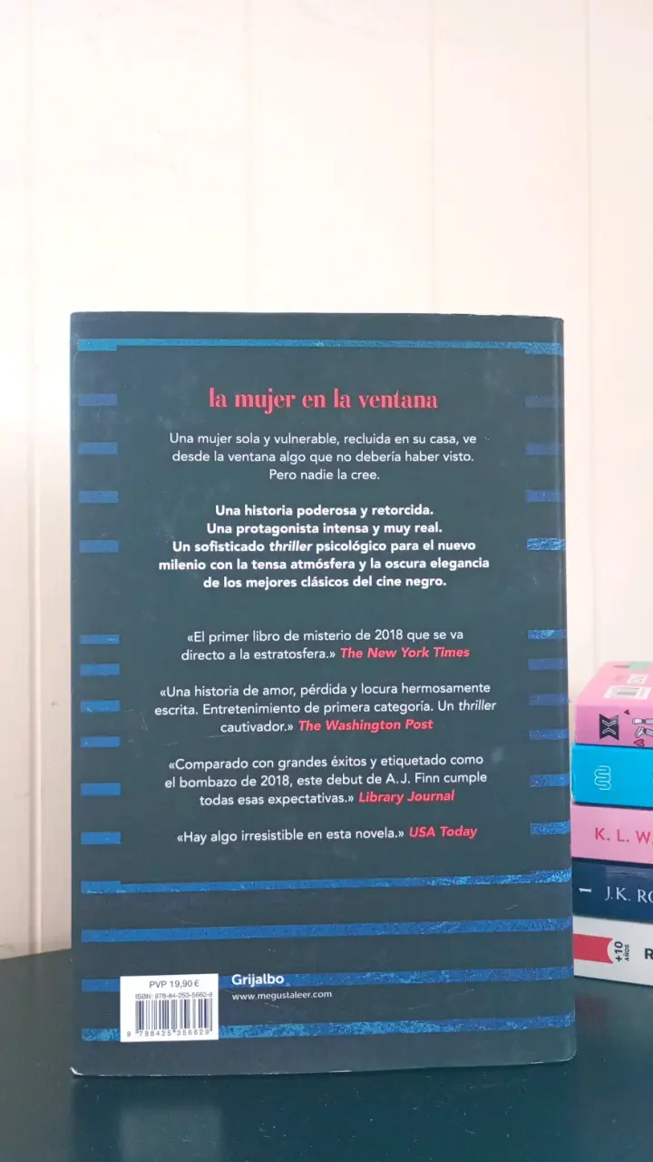 Libro 'La Mujer en la Ventana' de A.J. Finn - 3