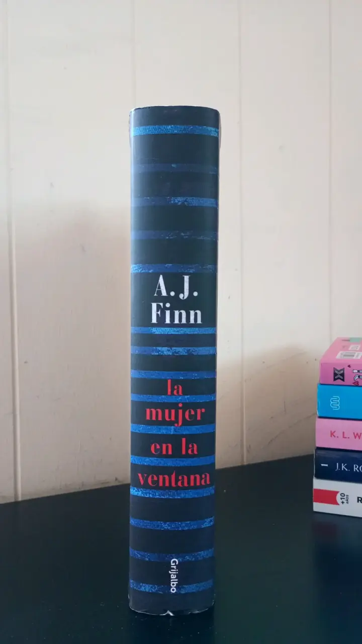 Libro 'La Mujer en la Ventana' de A.J. Finn - 4