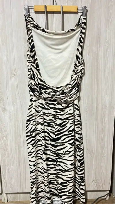 Vestido ajustado con estampado animal print - miniatura 3