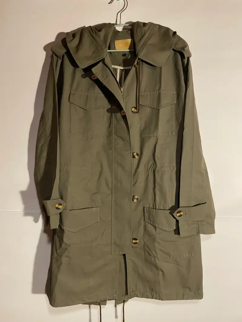 Chaqueta verde oliva con capucha para mujer - 1