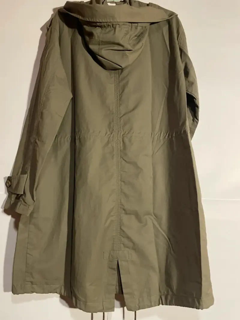 Chaqueta verde oliva con capucha para mujer - 2