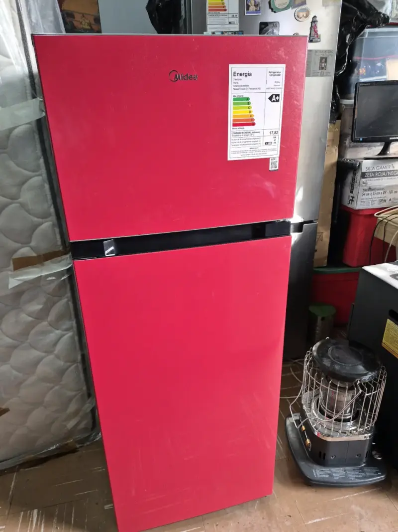 Refrigerador Midea rojo de dos puertas - 1