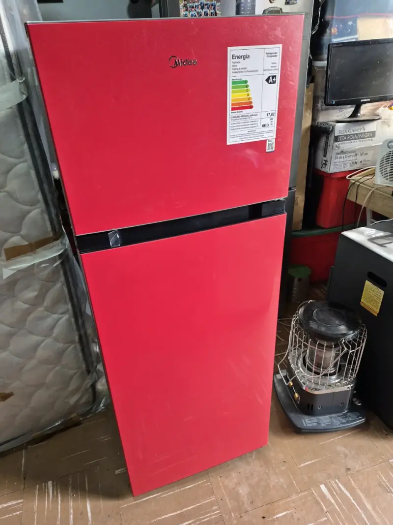 Refrigerador Midea rojo de dos puertas - 2