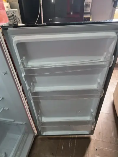 Refrigerador Midea rojo de dos puertas - miniatura 4