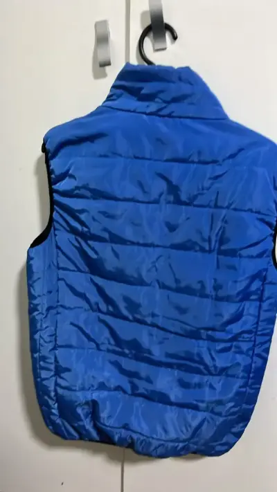 Chaleco acolchado azul sin mangas para hombre - miniatura 2