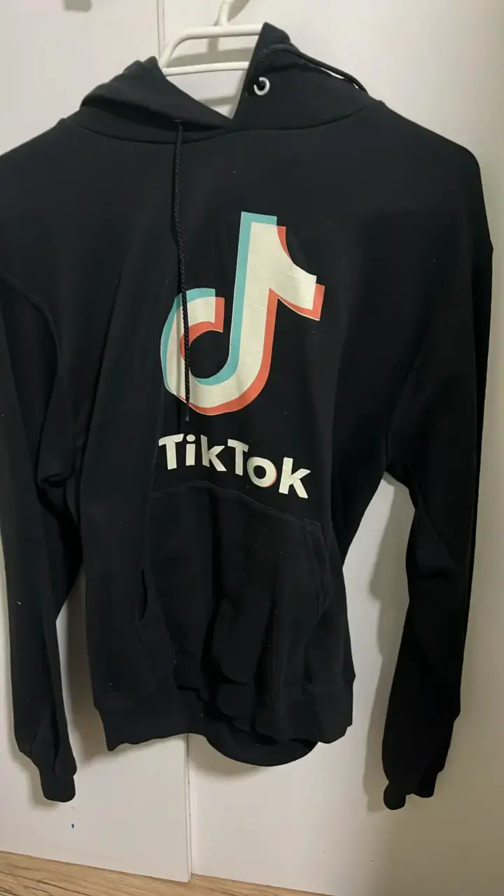 Polerón con capucha TikTok negro unisex - 1
