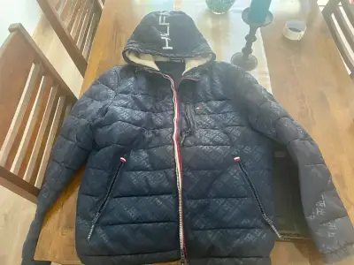 Chaqueta acolchada Tommy Hilfiger azul con capucha - miniatura 1