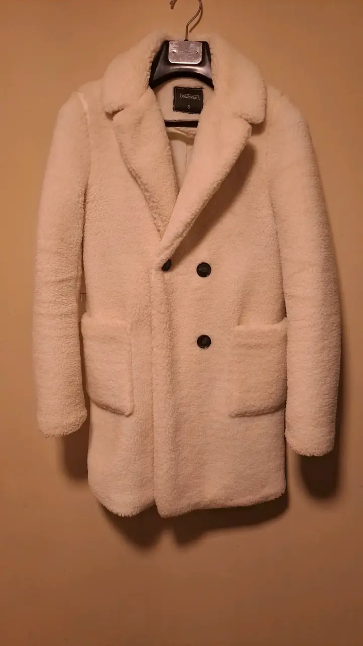Abrigo de lana bouclé beige para mujer