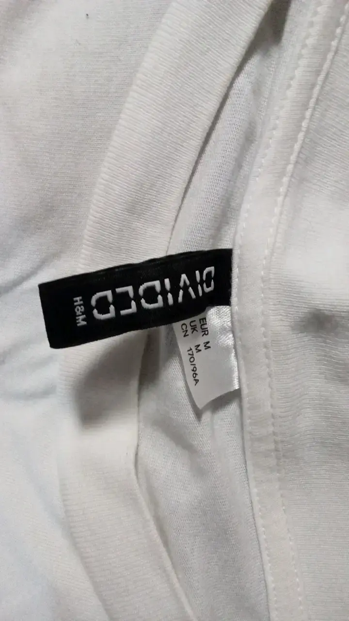 Polera blanca con diseño Universal Peace - 2