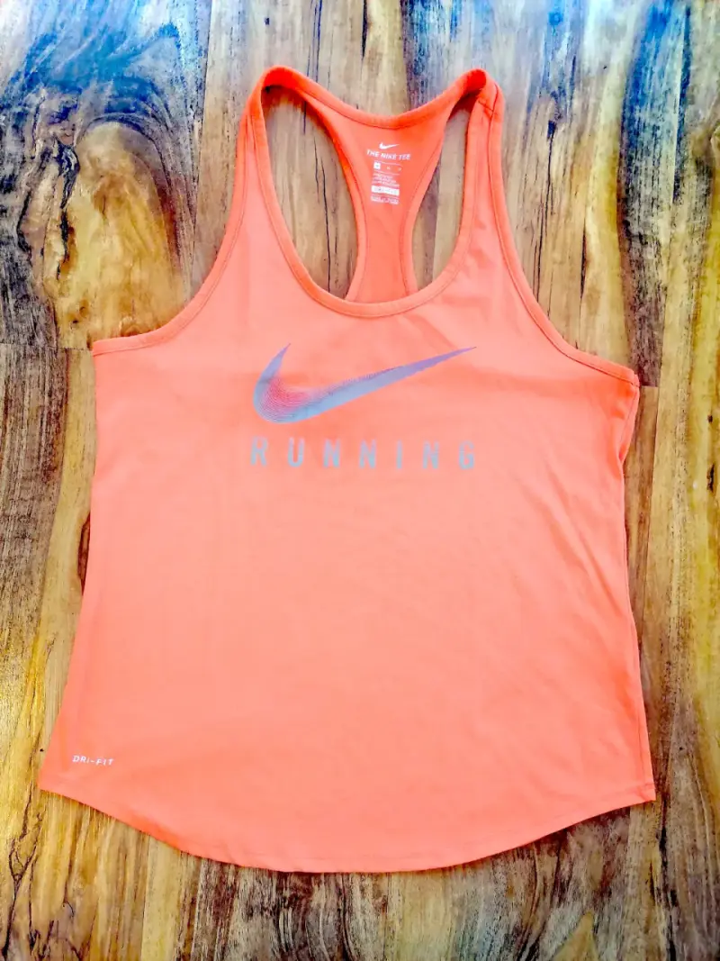 Polera deportiva Nike naranja