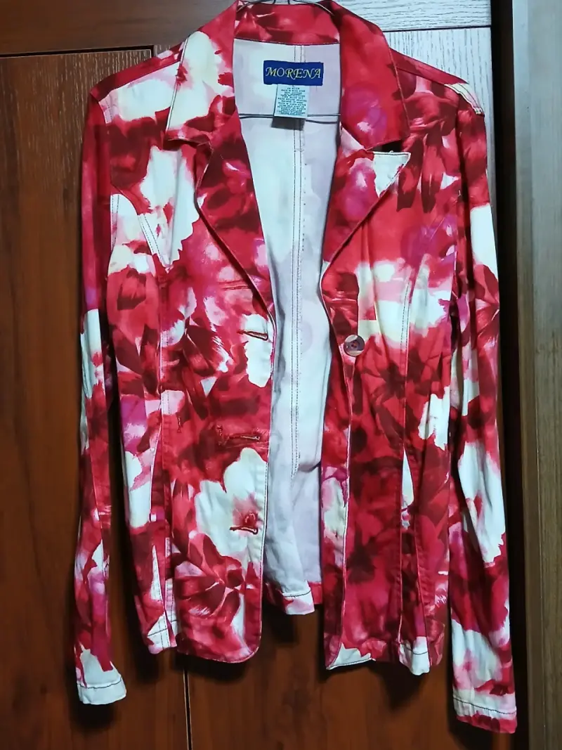 Chaqueta estampada floral roja para mujer