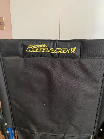 Silla de ruedas plegable en buen estado - miniatura 2
