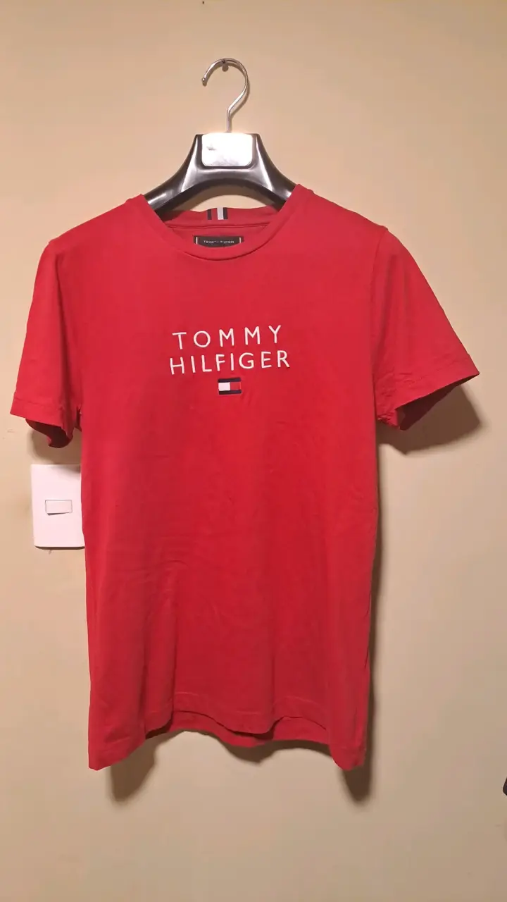 Polera roja Tommy Hilfiger para hombre