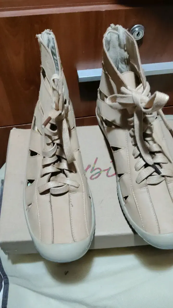 Zapatillas altas beige de cuero sintético - 1