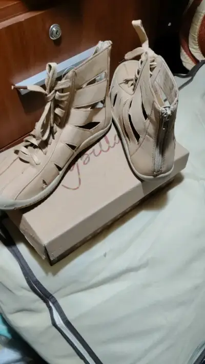 Zapatillas altas beige de cuero sintético - miniatura 2