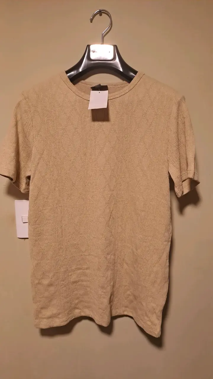 Polera beige de punto para mujer