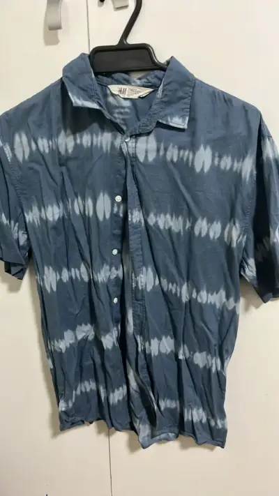 Camisa tie-dye azul H&M de hombre talla 12-13y - miniatura 1