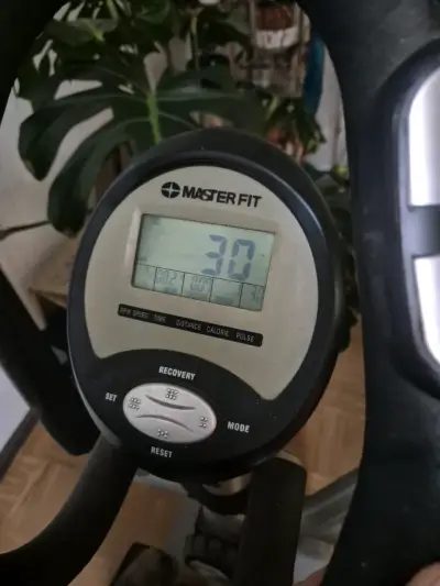 Máquina elíptica para ejercicio en casa - miniatura 3