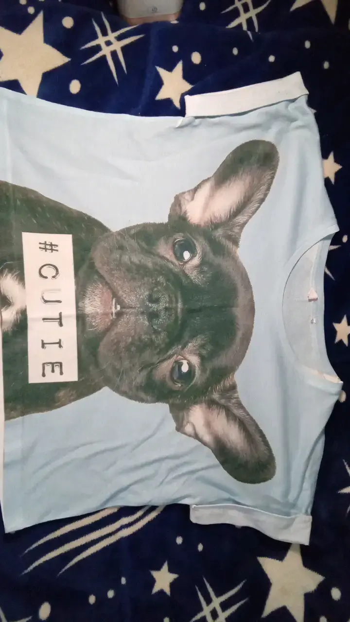 Polera estampada con diseño de perro - 1