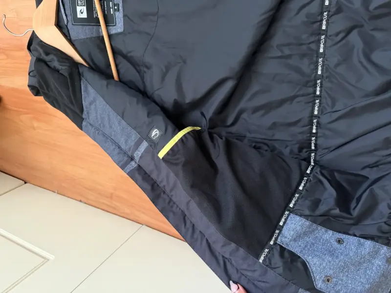 Chaqueta de invierno Rip Curl impermeable gris y negra - 2