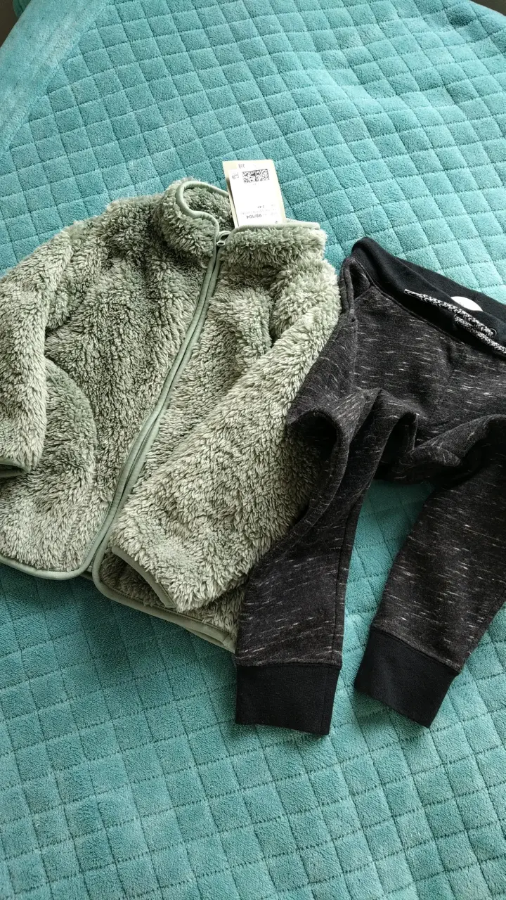 Conjunto de ropa infantil polar y buzo