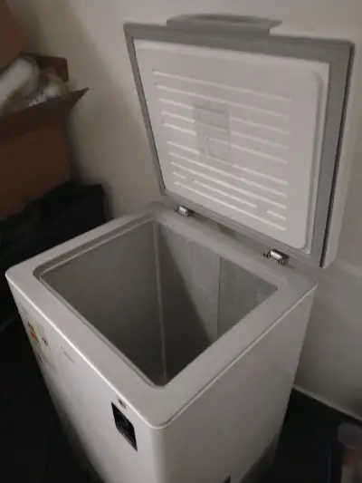 Congelador horizontal blanco en buen estado - miniatura 1