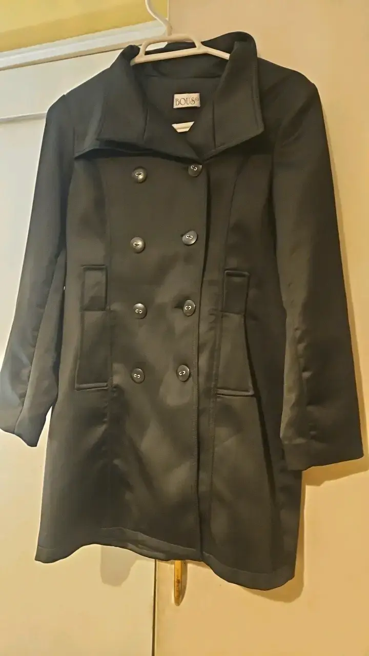 Abrigo trench negro elegante para mujer marca Bous - 1