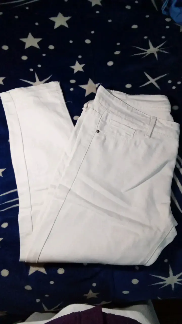 Pantalones blancos de mezclilla para mujer - 1