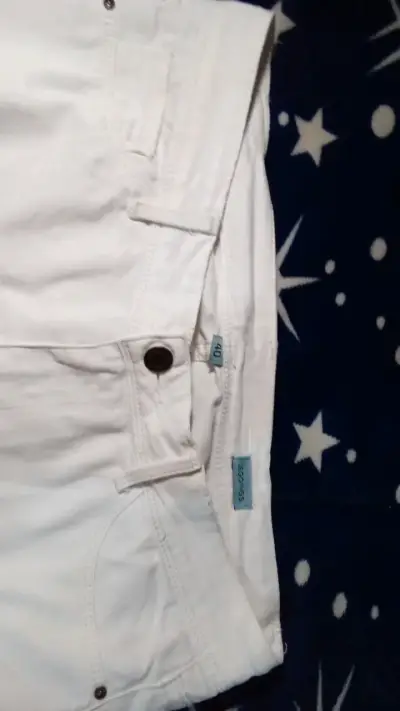 Pantalones blancos de mezclilla para mujer - miniatura 2