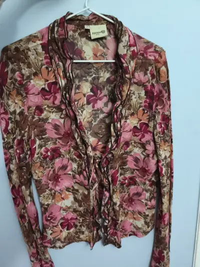 Blusa floral de manga larga Fórmula Joven - miniatura 1