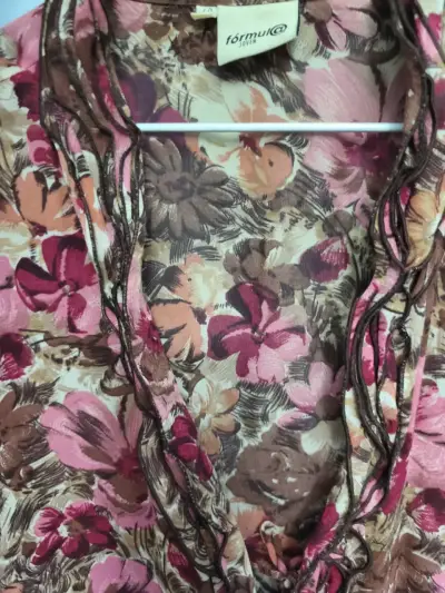 Blusa floral de manga larga Fórmula Joven - miniatura 2
