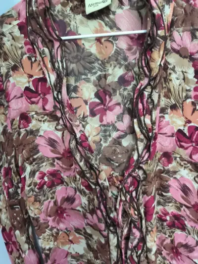 Blusa floral de manga larga Fórmula Joven - miniatura 3