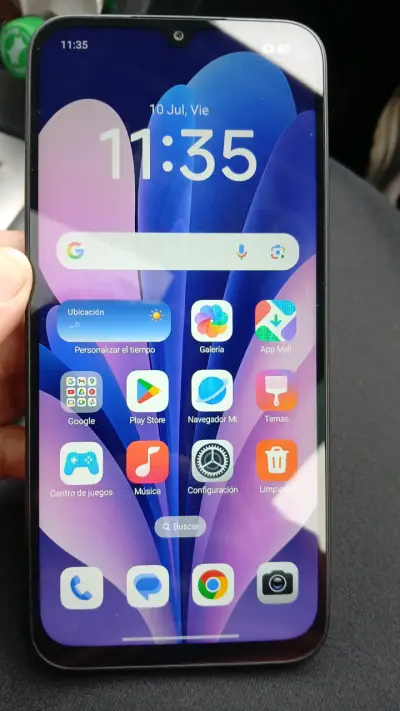 Smartphone Android con pantalla grande y cámara de alta resolución - miniatura 3