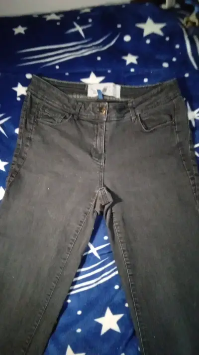 Jeans negros ajustados para mujer - miniatura 1