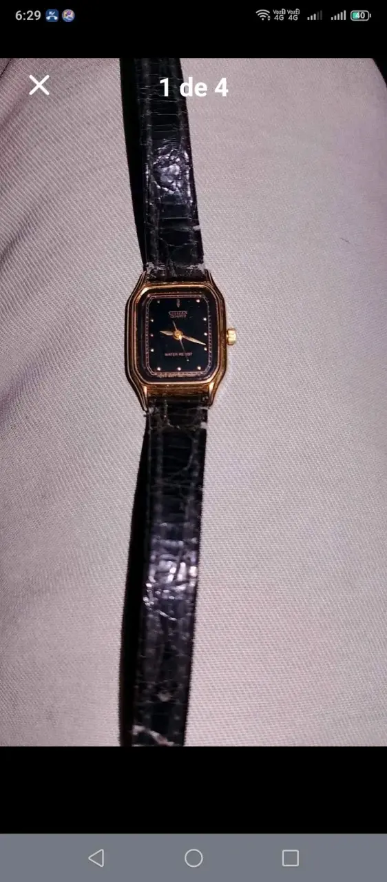 Reloj Citizen Quartz dorado con correa negra - 2