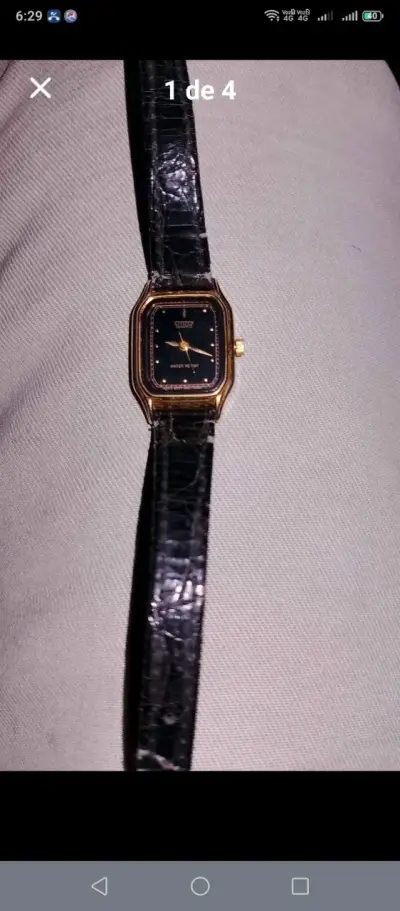 Reloj Citizen Quartz dorado con correa negra - miniatura 2