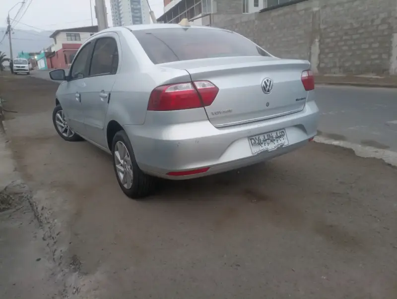 Volkswagen Voyage 2021 en excelente estado - 5