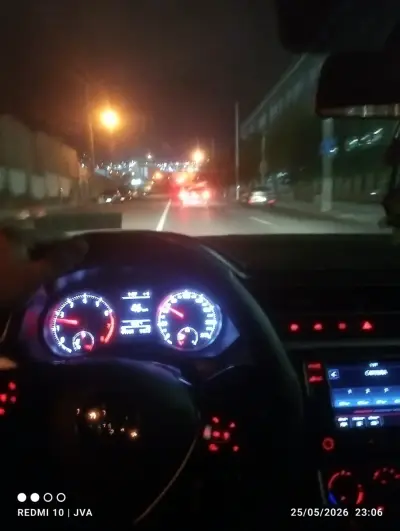 Volkswagen Voyage 2021 en excelente estado - miniatura 6