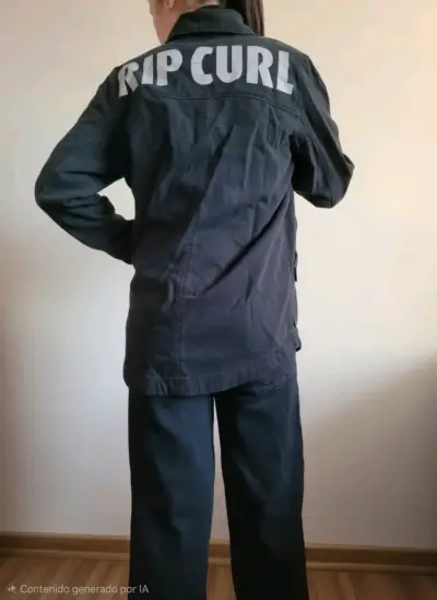 Chaqueta negra con detalles bordados - miniatura 3