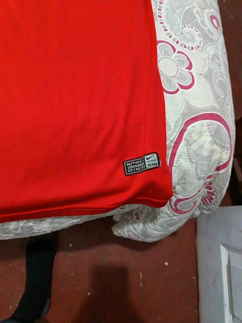 Camiseta Roja de Fútbol Valdivia 10 - 2