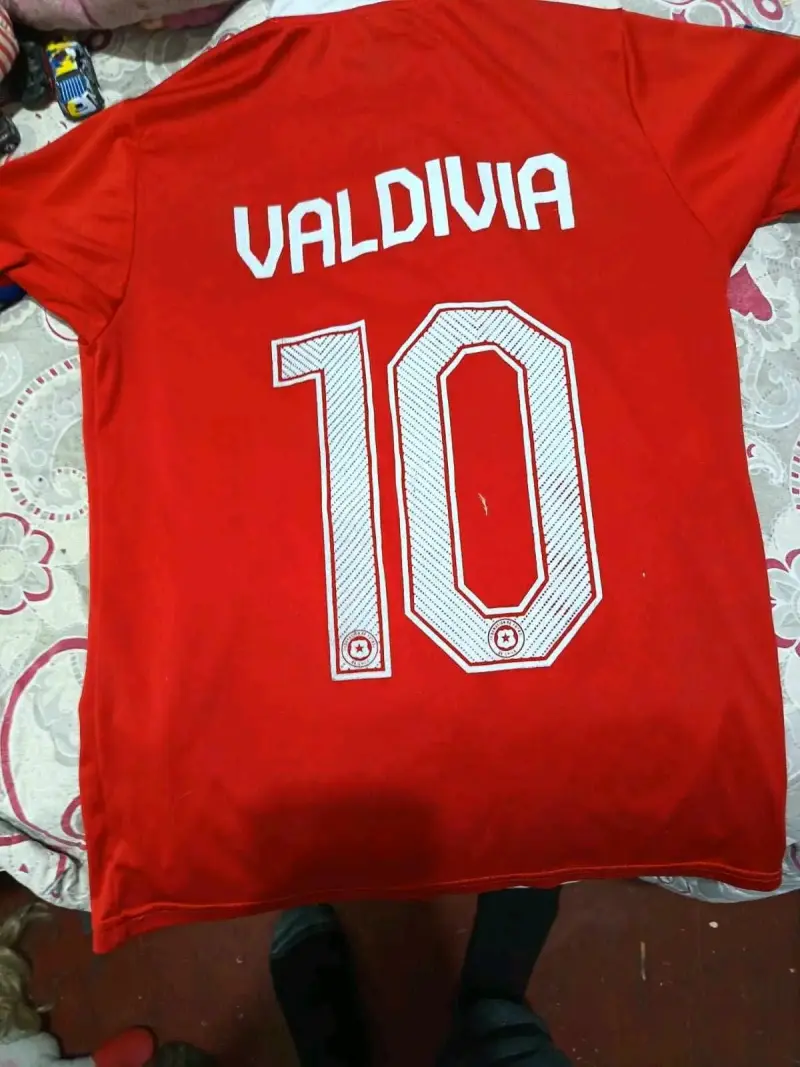 Camiseta Roja de Fútbol Valdivia 10 - 4