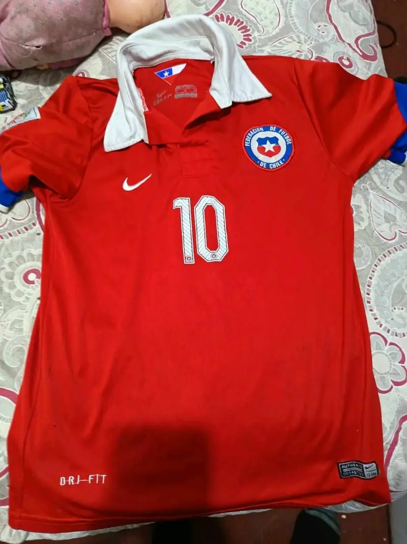 Camiseta Roja de Fútbol Valdivia 10 - 5