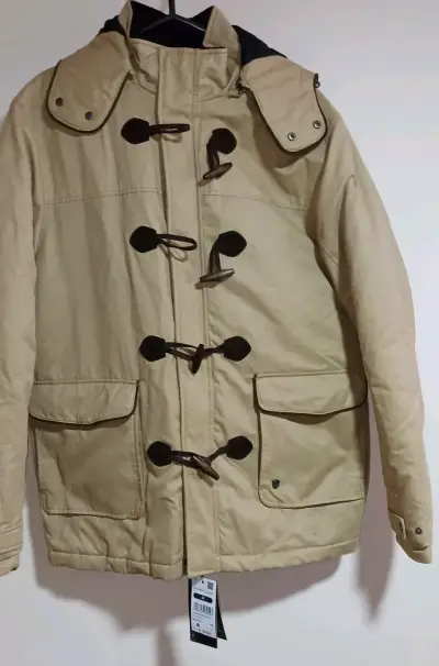 Abrigo beige con capucha desmontable y cierre de trenca - miniatura 1