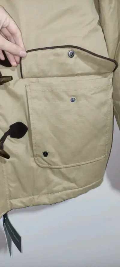 Abrigo beige con capucha desmontable y cierre de trenca - miniatura 3